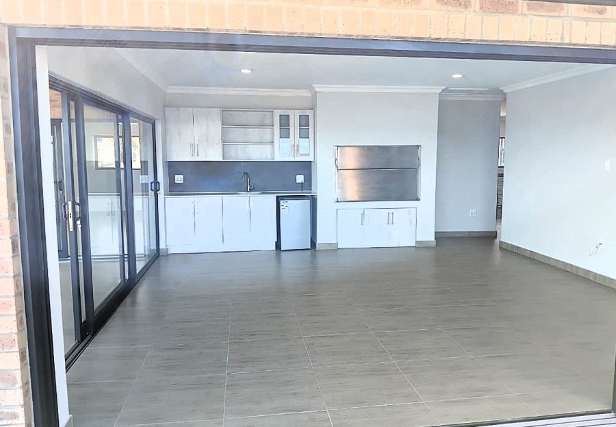 4 Bedroom Property for Sale in Wavecrest Eastern Cape